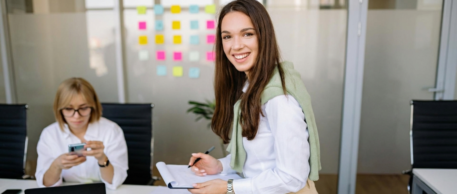 Directeur analysant les données de son établissement